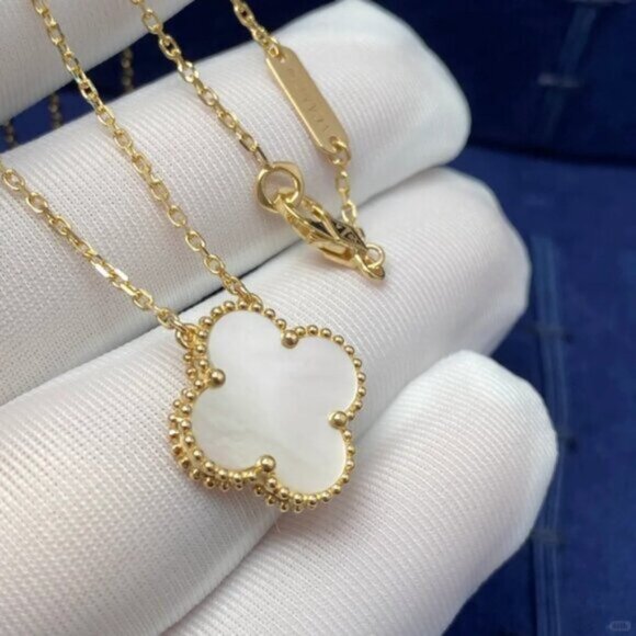 ✅Authentic Van Cleef & Arpels 18K Yellow Gold Necklace - Picture 4 of 11